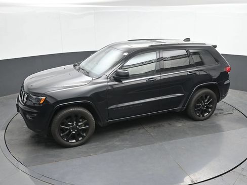 Used 2021 Jeep Grand Cherokee Laredo X AWD/4WD image 17