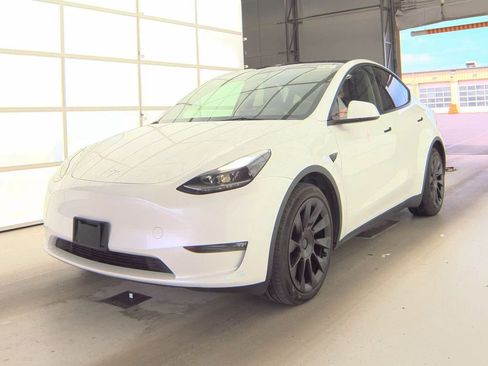 Used 2023 Tesla Model Y Long Range AWD/4WD image 2