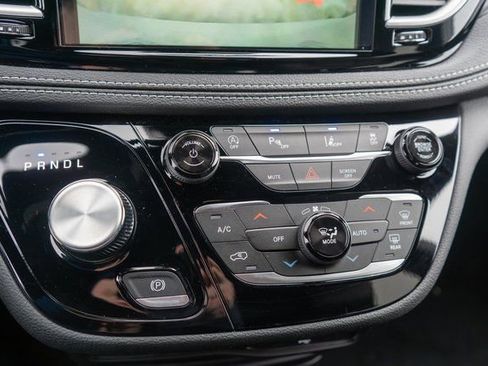 New 2026 Chrysler Pacifica Select image 21