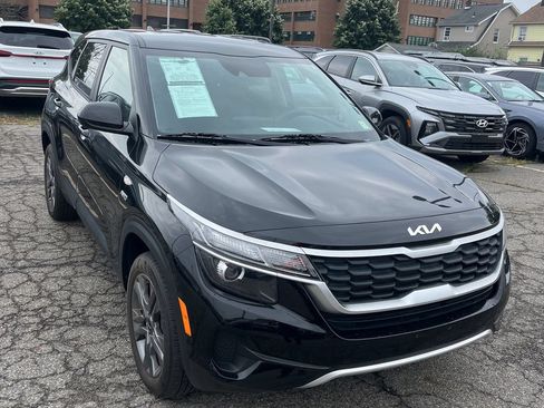 Used 2023 Kia Seltos LX AWD/4WD image 9