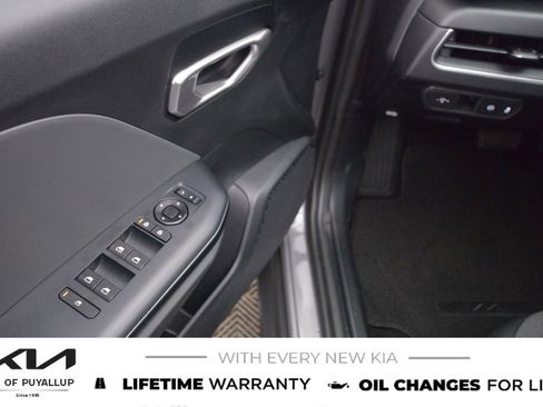 New 2025 Kia K4 LXS image 27