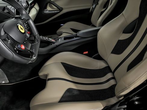 Used 2021 Ferrari 812 GTS image 27