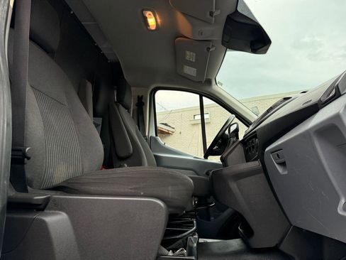 Used 2019 Ford Transit 250 130 Low Roof RWD image 33
