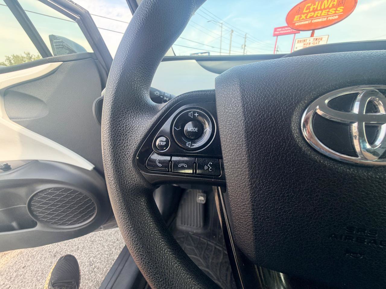 Used 2019 Toyota Prius LE AWD/4WD image 21