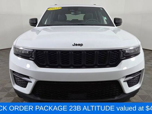 Used 2023 Jeep Grand Cherokee Altitude image 2