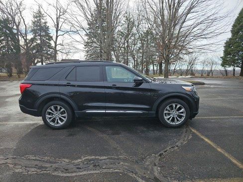 Used 2023 Ford Explorer XLT w/ Equipment Group 202A image 7