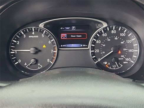 Used 2018 Nissan Pathfinder S image 11