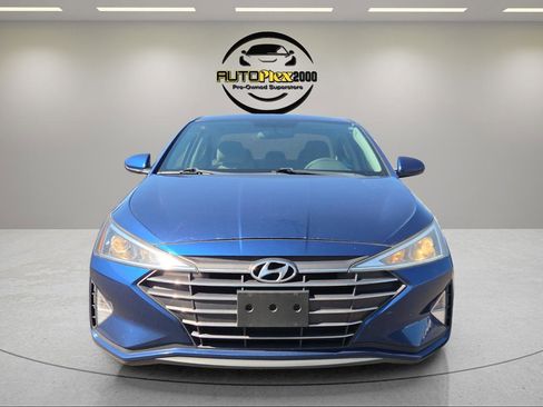 Used 2019 Hyundai Elantra SE image 2