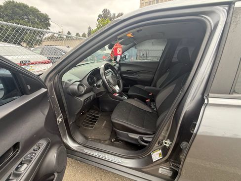 Used 2020 Nissan Kicks S FWD image 4