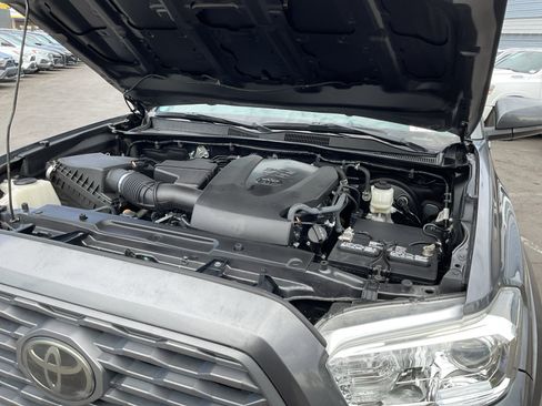 Used 2021 Toyota Tacoma SR5 AWD/4WD image 23