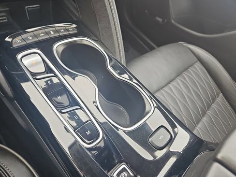 Used 2022 Buick Envision Avenir w/ Technology Package II image 25