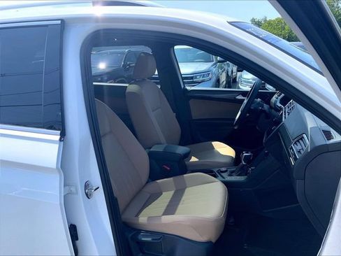 Used 2024 Volkswagen Tiguan SE AWD/4WD image 17