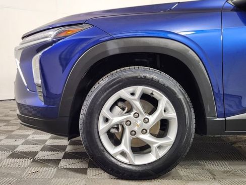 Certified 2024 Chevrolet Trax LS w/ LS Convenience Package FWD image 9