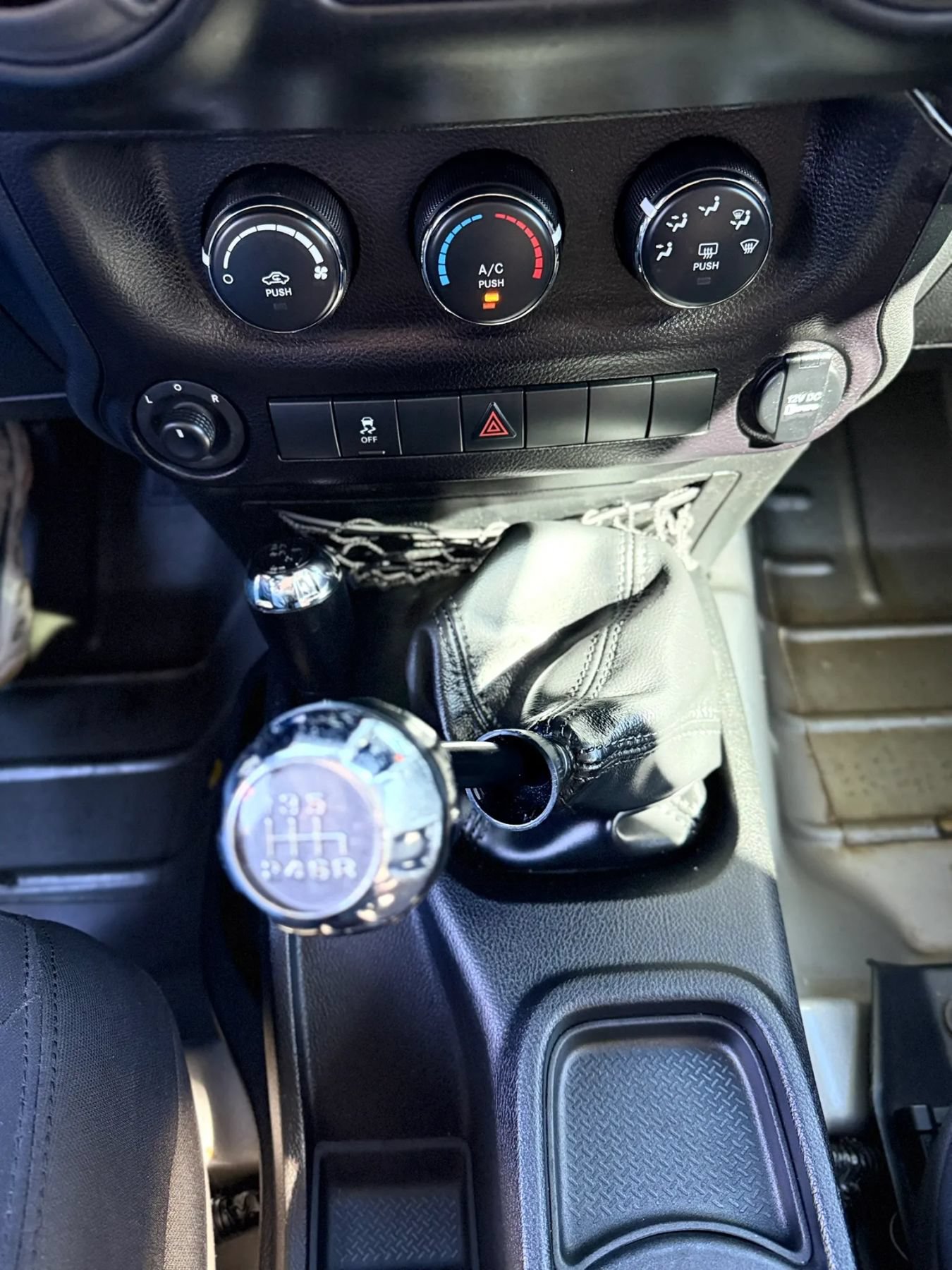 Used 2015 Jeep Wrangler Unlimited Sport AWD/4WD image 17