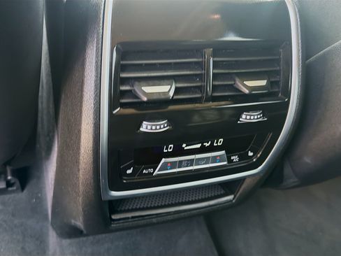 Used 2024 BMW X7 xDrive40i w/ Premium Package AWD/4WD image 23