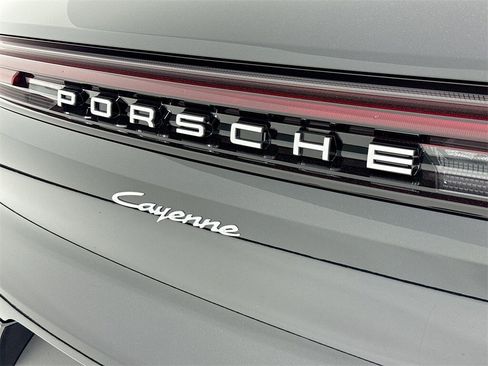 New 2026 Porsche Cayenne image 38