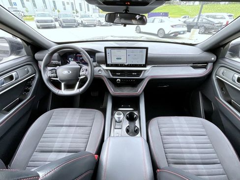 Used 2025 Ford Explorer ST-Line w/ ST-Line Street Pack AWD/4WD image 15
