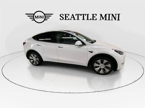 Used 2023 Tesla Model Y AWD image 13