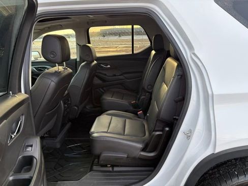 Used 2021 Chevrolet Traverse RS image 33
