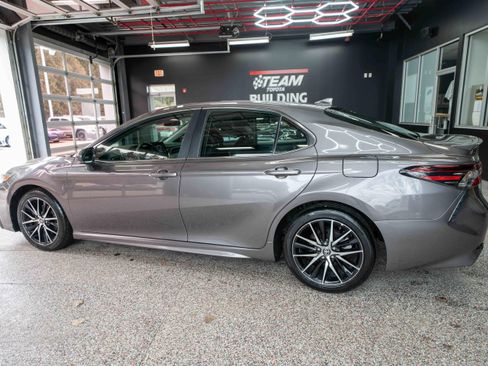 Used 2024 Toyota Camry SE image 2