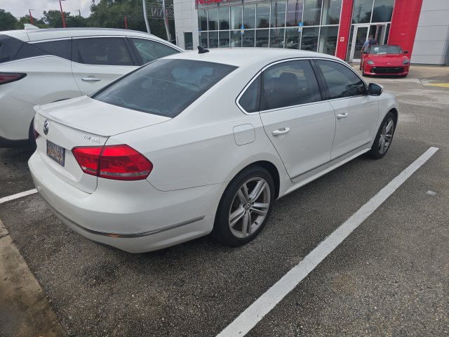 Used 2014 Volkswagen Passat TDI SEL Premium FWD image 4
