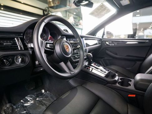 Certified 2026 Porsche Macan AWD/4WD image 4