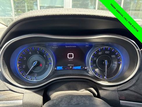 Used 2018 Chrysler 300 Touring L AWD/4WD image 19
