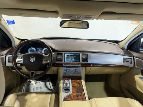 Used 2011 Jaguar XF RWD image 10