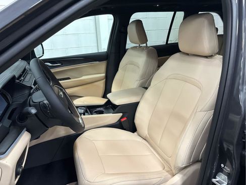 New 2026 Jeep Grand Cherokee Limited w/ Limited Altitude Package AWD/4WD image 13
