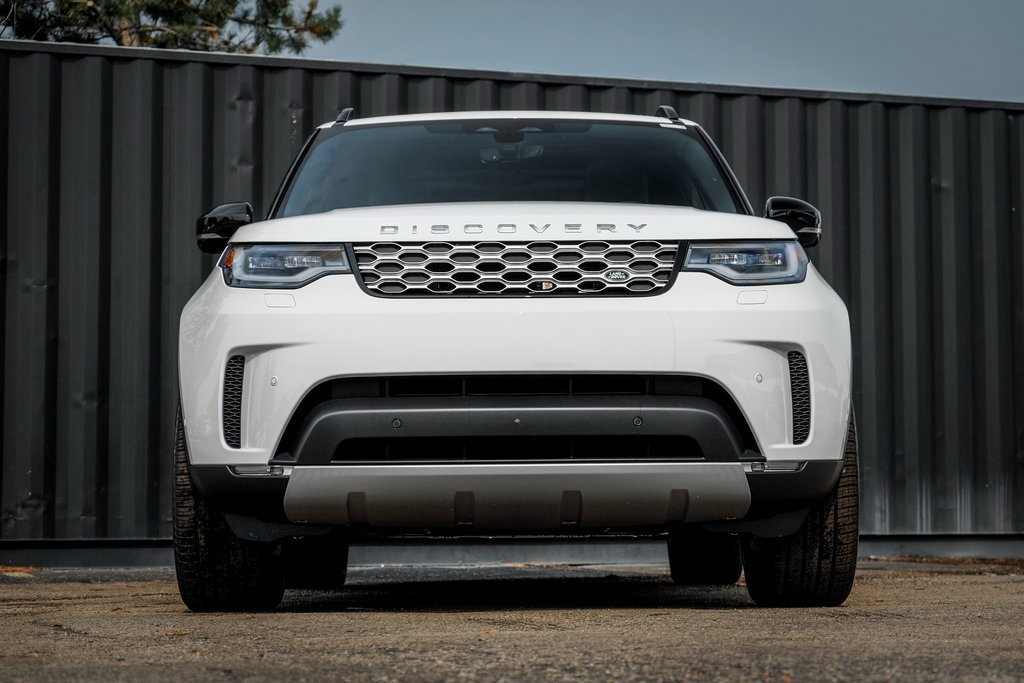 Used 2025 Land Rover Discovery S AWD/4WD image 5