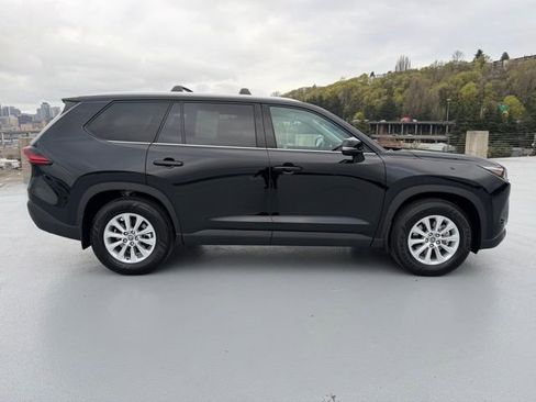 Used 2026 Toyota Grand Highlander XLE image 2