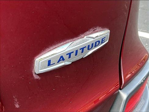 Used 2019 Jeep Cherokee Latitude w/ Popular Appearance Group FWD image 24