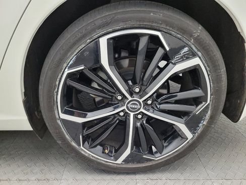 Used 2024 Nissan Altima 2.5 SR w/ SR Premium Package FWD image 31
