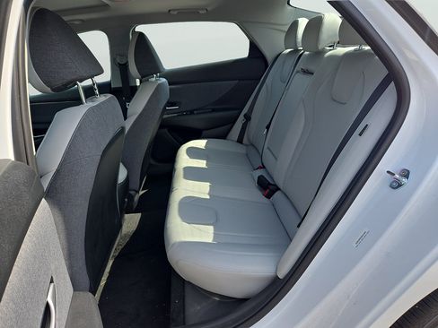 Certified 2025 Hyundai Elantra Limited FWD image 13