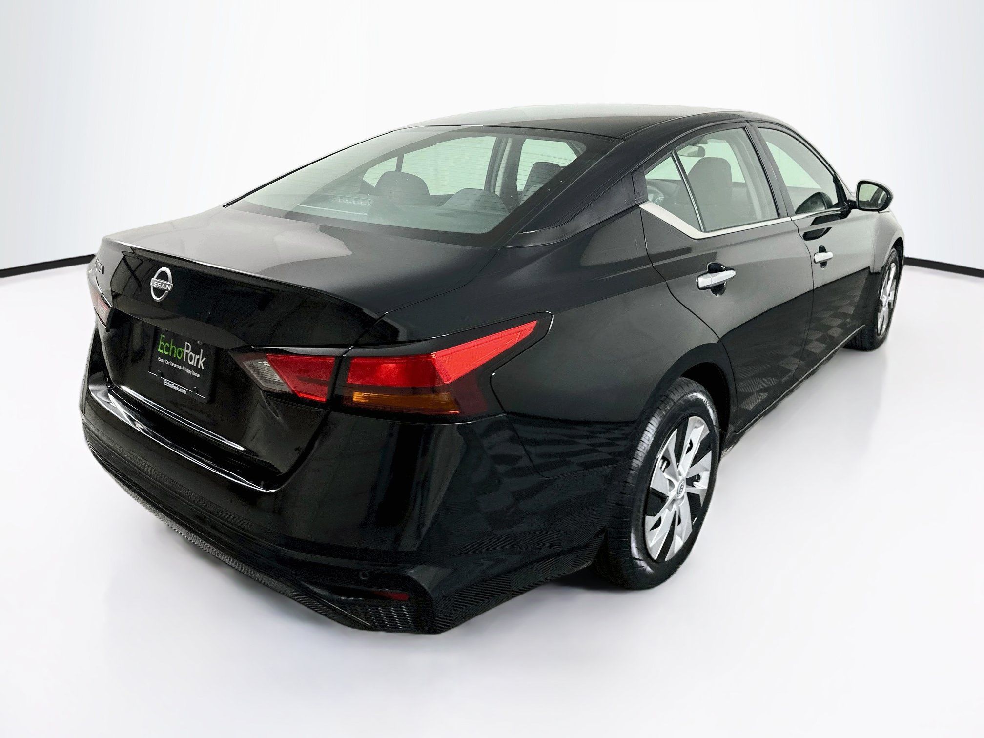 Used 2024 Nissan Altima 2.5 S FWD image 9