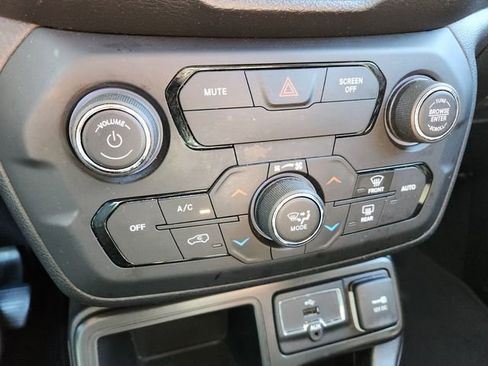 Used 2020 Jeep Renegade Latitude image 22