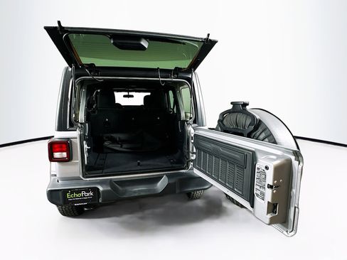 Used 2018 Jeep Wrangler Unlimited Sport image 26