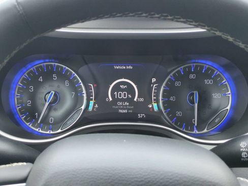 Used 2023 Chrysler Pacifica Touring-L FWD image 20