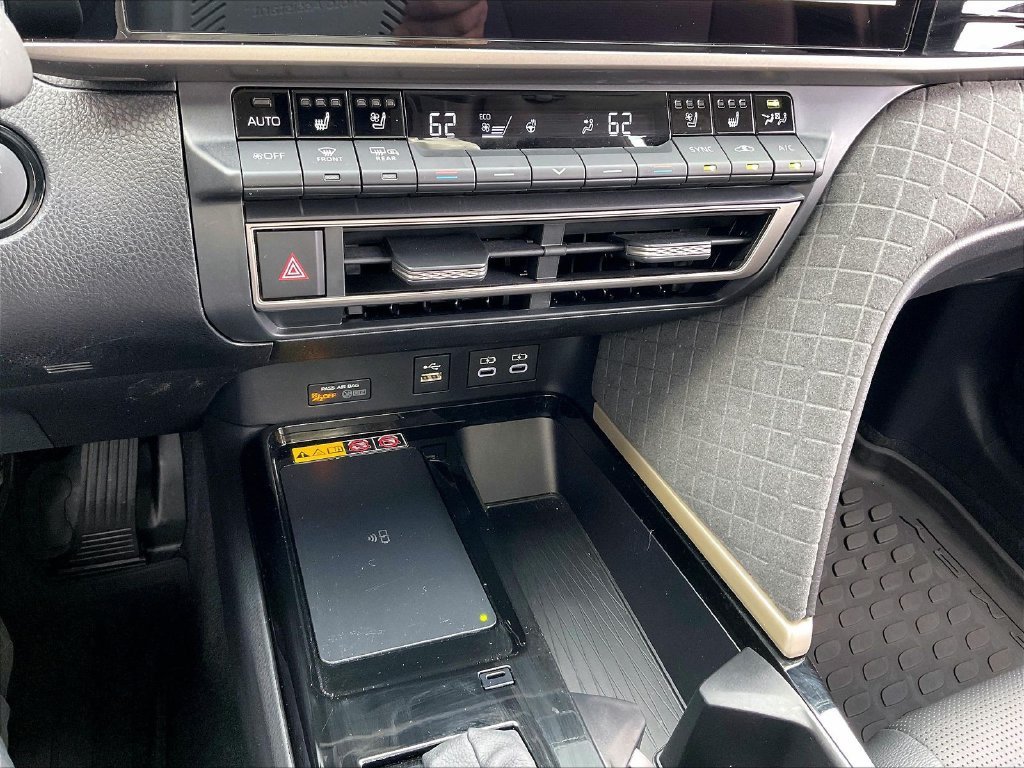 Used 2026 Toyota Camry XLE w/ Premium Plus Package AWD/4WD image 25