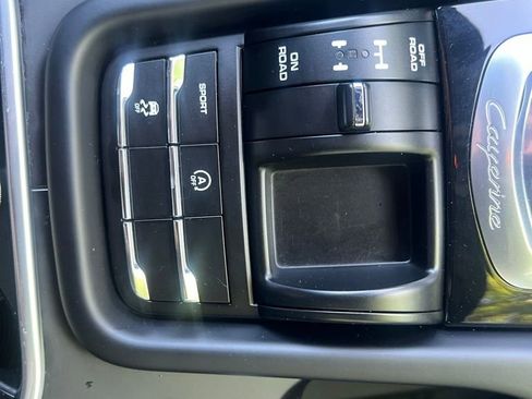 Used 2017 Porsche Cayenne AWD/4WD image 25