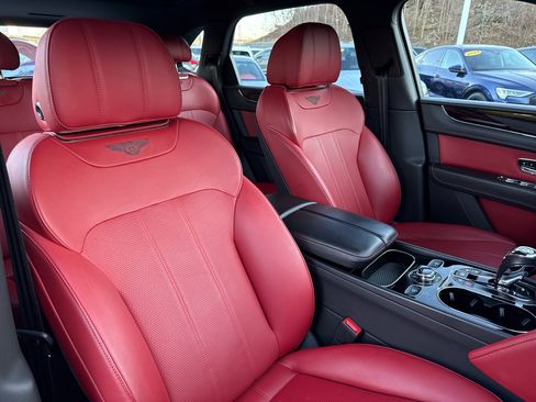 Used 2019 Bentley Bentayga image 33