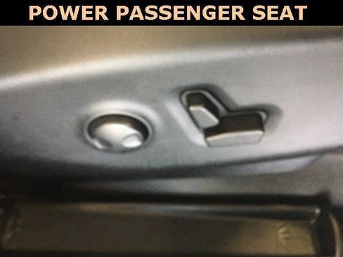 Certified 2025 Chrysler Pacifica Limited image 35