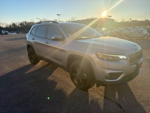 Used 2019 Jeep Cherokee Latitude Plus image 4