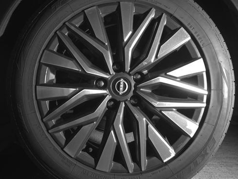 Used 2024 Nissan Altima 2.5 SV FWD image 14