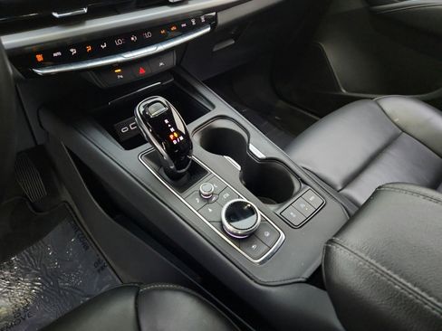 Used 2025 Cadillac XT4 Premium Luxury FWD image 17