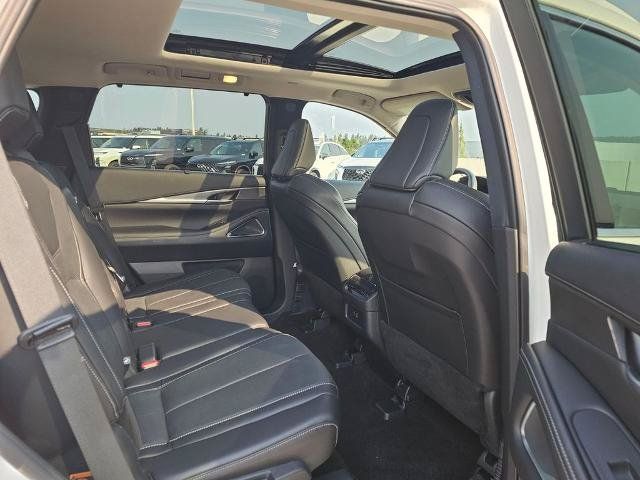 Certified 2025 INFINITI QX60 Luxe w/ Cargo Package AWD/4WD image 14