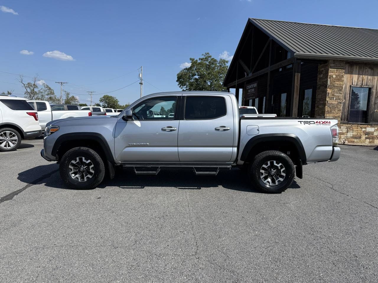 Used 2020 Toyota Tacoma TRD Off-Road w/ Technology Package AWD/4WD image 3