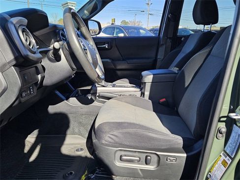 Used 2021 Toyota Tacoma TRD Off-Road image 5
