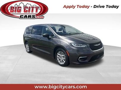 Used 2023 Chrysler Pacifica Touring-L