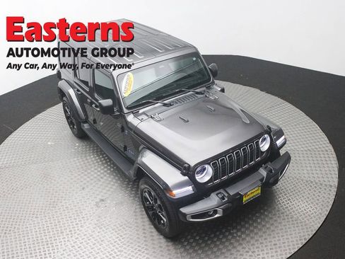 Used 2025 Jeep Wrangler Unlimited Sahara AWD/4WD image 3